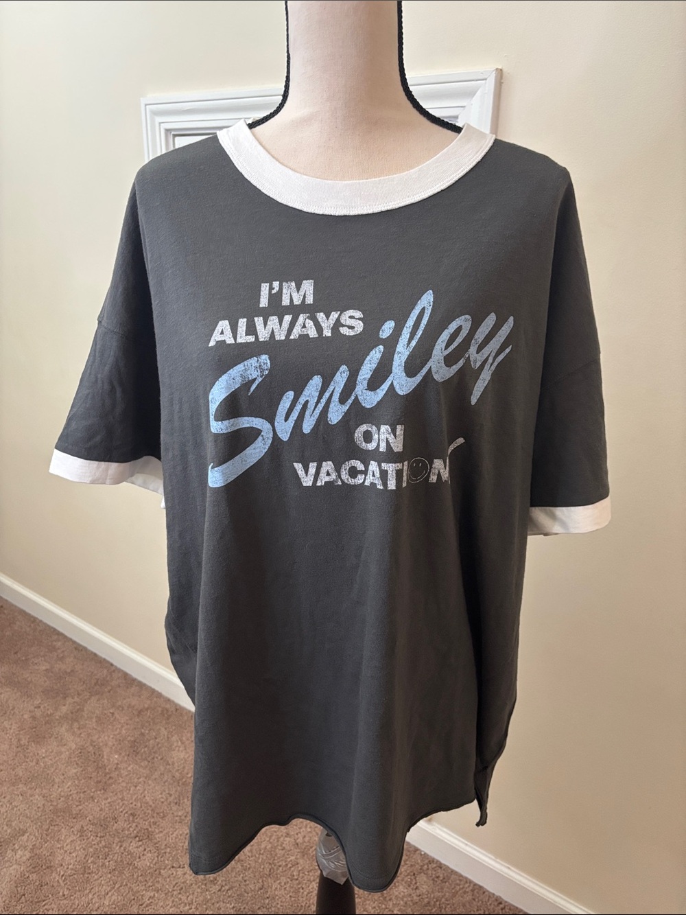 Aerie Oversized Graphic Tee - "I'm Always Smiley on Vacation" size Medium